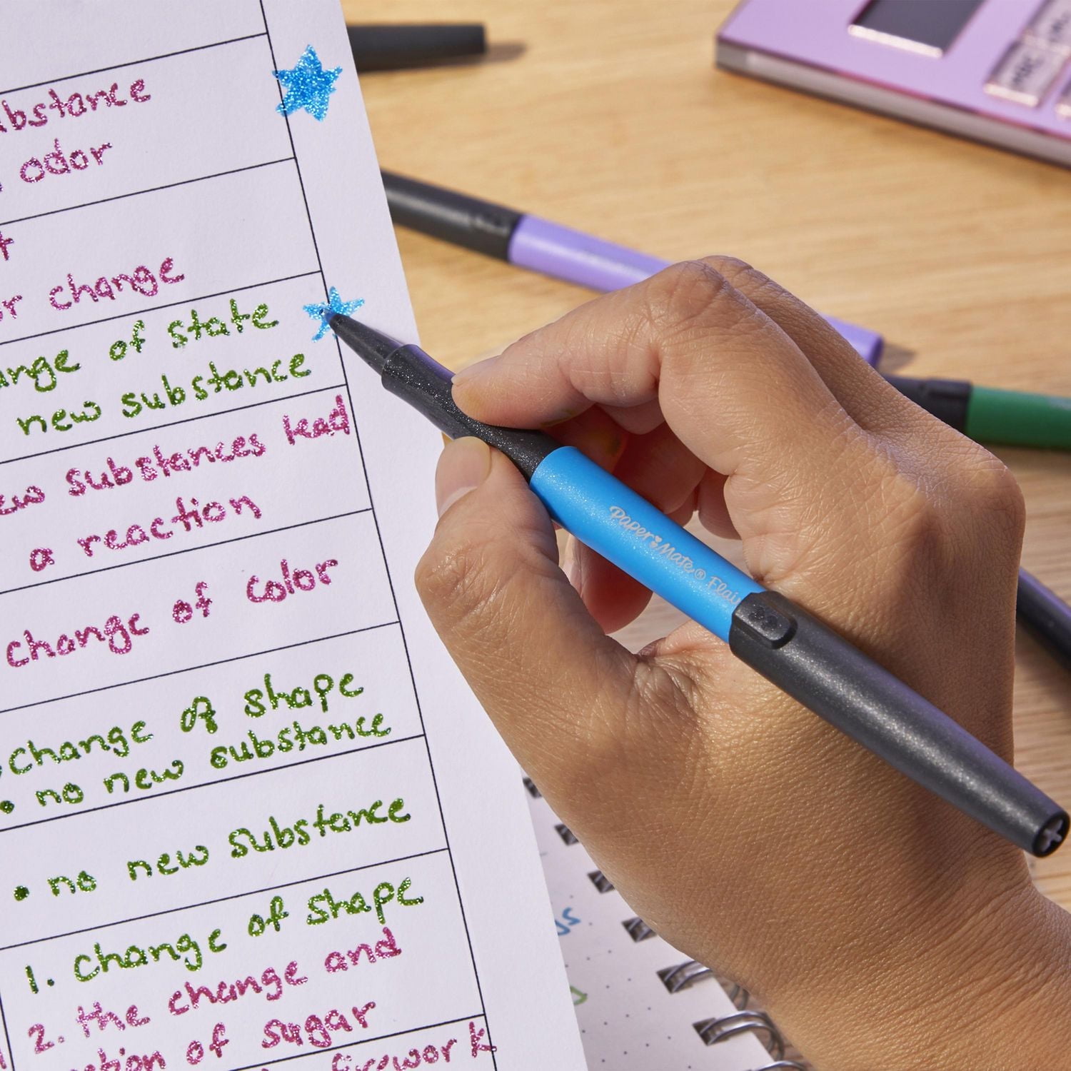 Stylos Paper Mate Flair, stylos-feutres à pointes métalliques, lumières de la ville, encre scintillante brille sur papier blanc, couleurs assorties, 16 unités