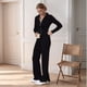 thumbnail image 4 of Conjunto de Dos Piezas para Mujer, Pantalón Deportivo de Pierna , Media Cremallera, Larga y Cuello en V. Negro M, 4 of 7