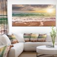 thumbnail image 1 of Plage de Sable Lavée par les Vagues, 1 of 3