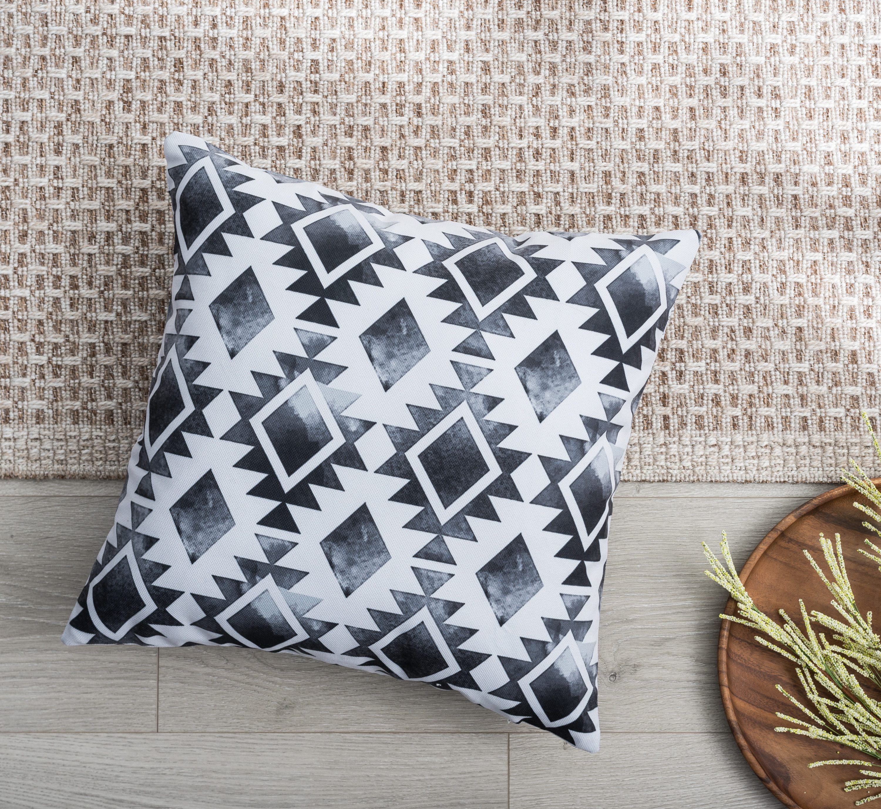 Ada Home Decor Diamonds Contemporary Pillow
