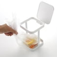 thumbnail image 1 of Cubo de basura de mesa nórdico creativo, mini cubo de basura de mostrador de metal con tapa Soporte de bolsa de basura pequeño para el hogar Cocina Oficina - Blanco JAMW Sencillez, 1 of 5