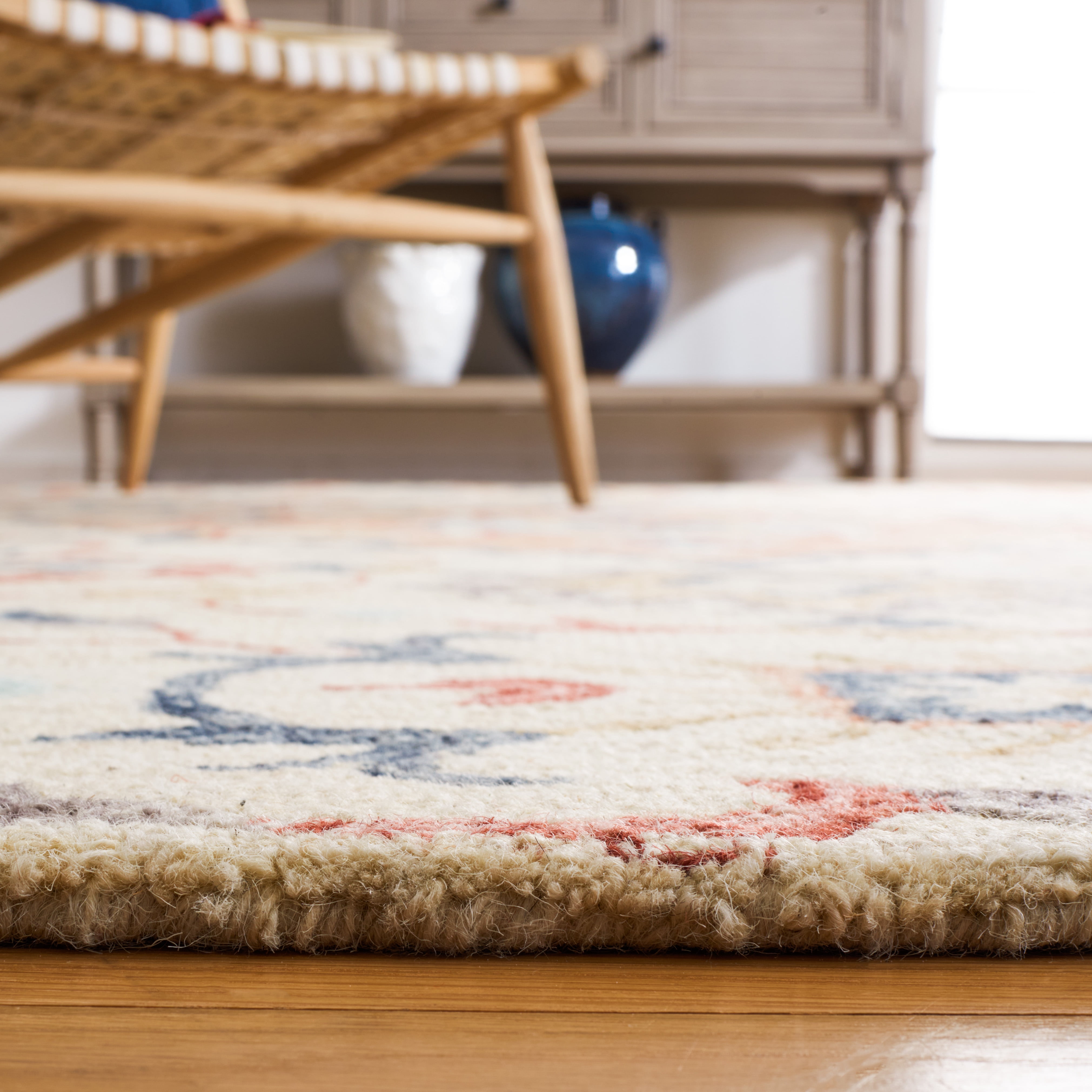 SAFAVIEH Metro Fernando Floral Area Rug, Beige/Rust, 6' x 6' Round