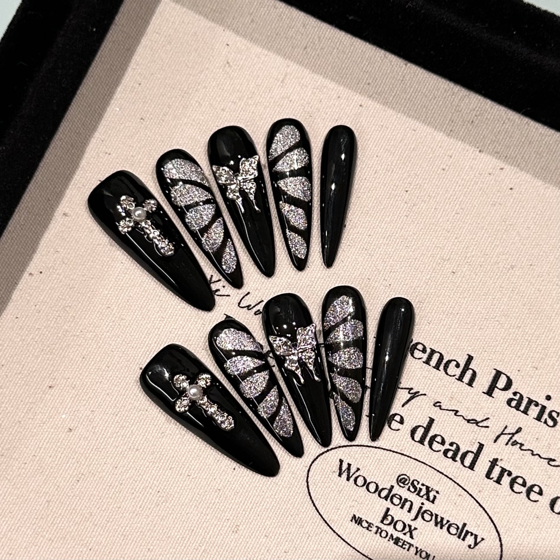 Hand-worn nail pads, advanced sense, dark black, silver, cat's eye manicure, cocoon-breaking butterfly, light luxury temperament, white nails