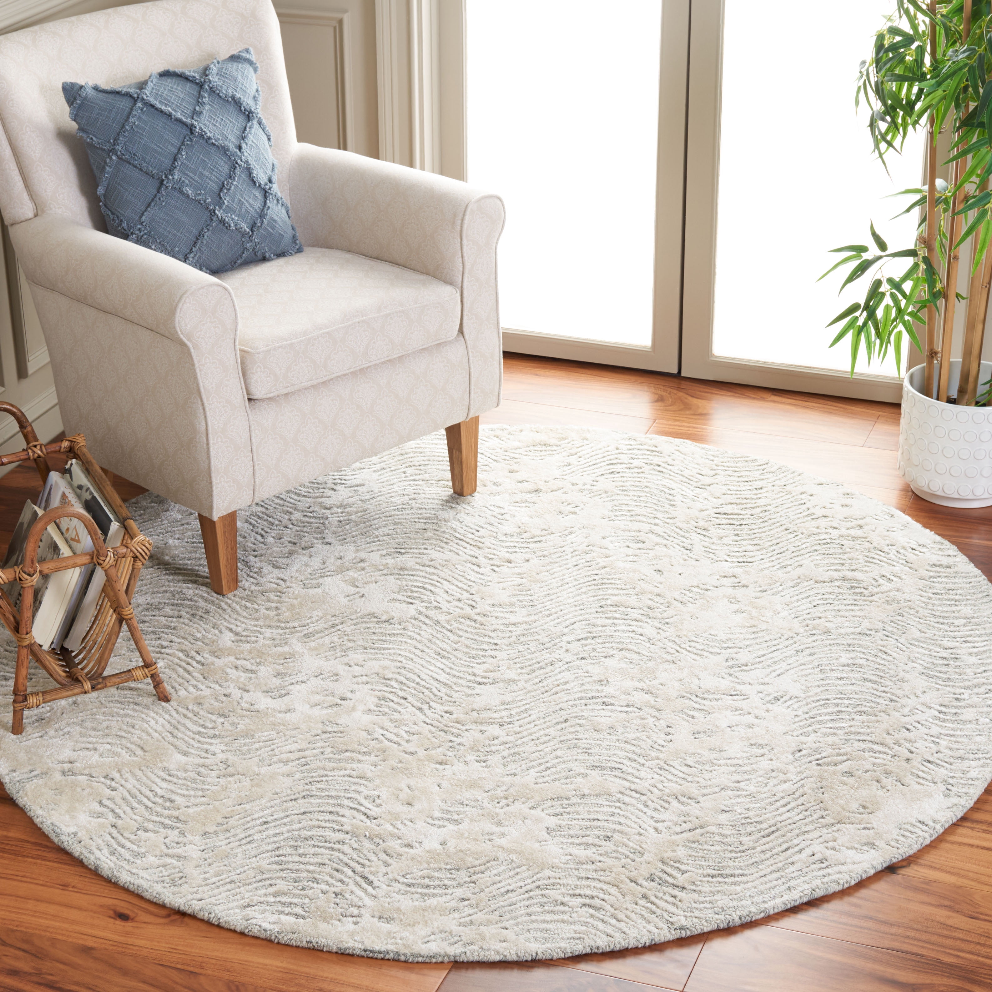 SAFAVIEH Glamour Tashi Abstract Area Rug, Light Grey/Ivory, 6' x 6' Round