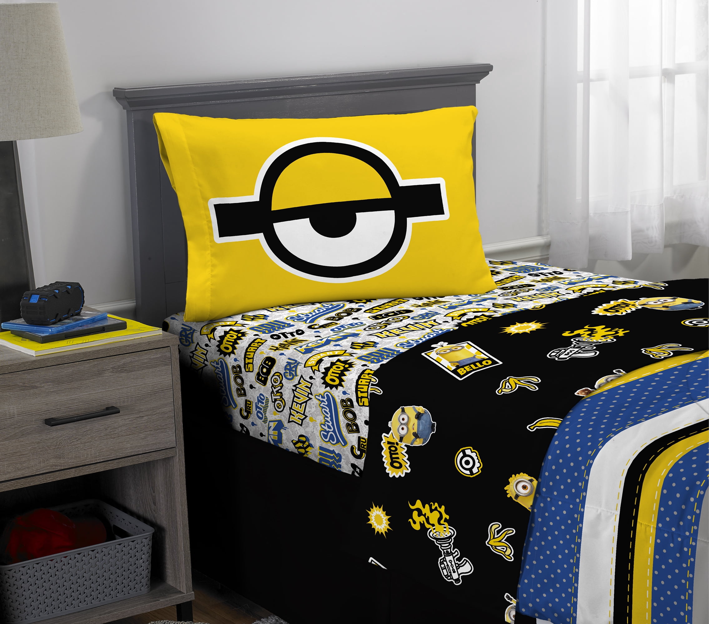 Minions Kids Twin Bed in a Bag, Comforter and Sheets, Yellow, Universal