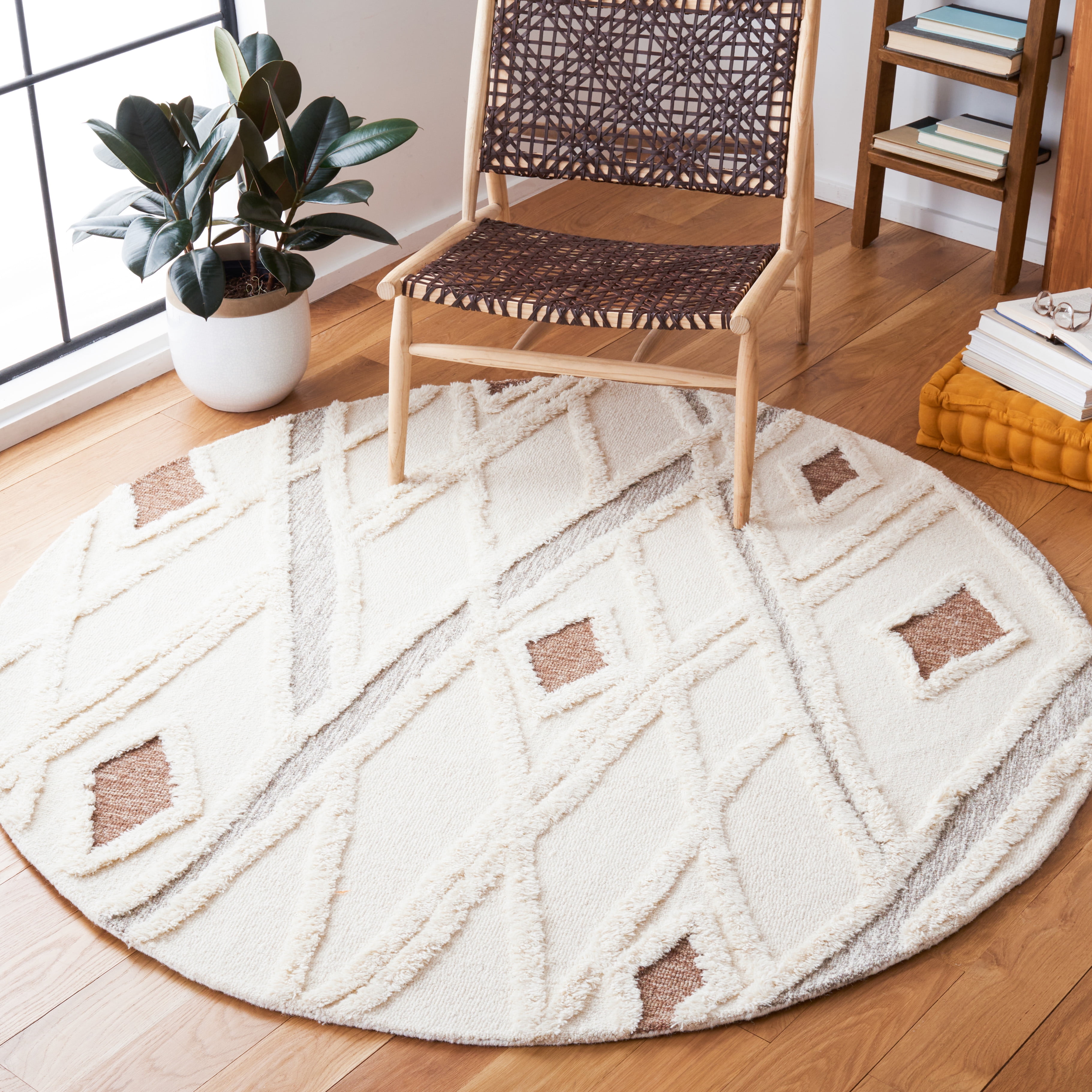 SAFAVIEH Casablanca Amelia Diamond Area Rug, Ivory/Brown, 8' x 8' Round