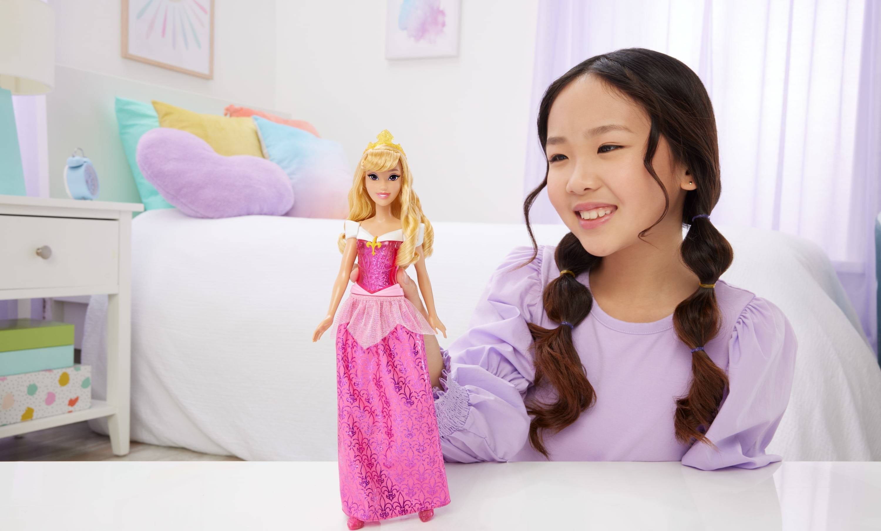 Disney Princess Aurora Fashion Doll and Accessory, Toy Inspired by the Movie Sleeping Beauty
