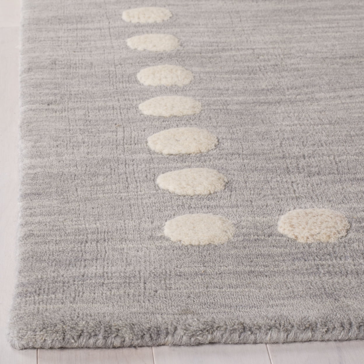 SAFAVIEH Kids Dotted Border Area Rug, Grey, 7' x 7' Round