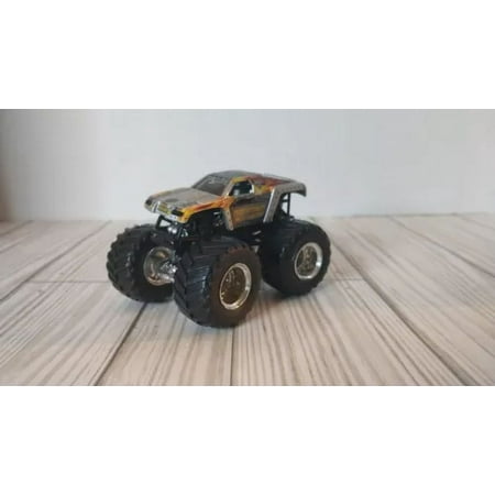 Hot Wheels 1:43 Monster Jam Truck Rev Tredz Max-D Maximum Destruction Big Tires Parts