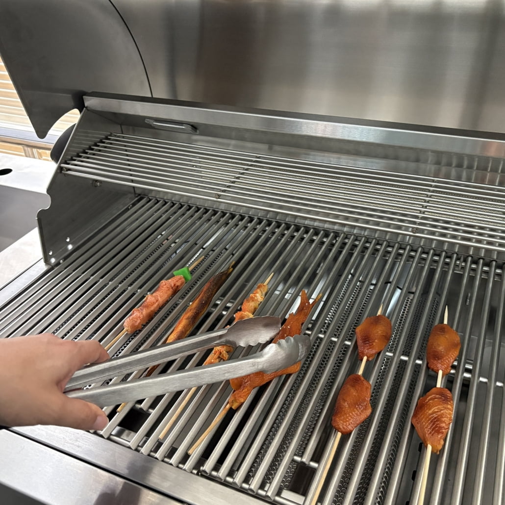 Heavy Duty Stainless Steel BBQ Tool Set with Spatula, Locking Tongs & Silicone Brush – Multi-Surface Grill Accessories for Gas/Charcoal – Perfect Gift for Dad or Chef