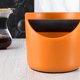 thumbnail image 4 of Caja de golpe de café con asa, molienda antideslizante Tamper Kitchen Coffee Grounds Recipiente, naranja, boca recta Sweethay HA7748-10B, 4 of 5