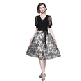 thumbnail image 1 of Robe à Col en V pour Femmes Mode Couture en Maille Robe Tricotée Taille Brodée Jupe Noire, 1 of 3
