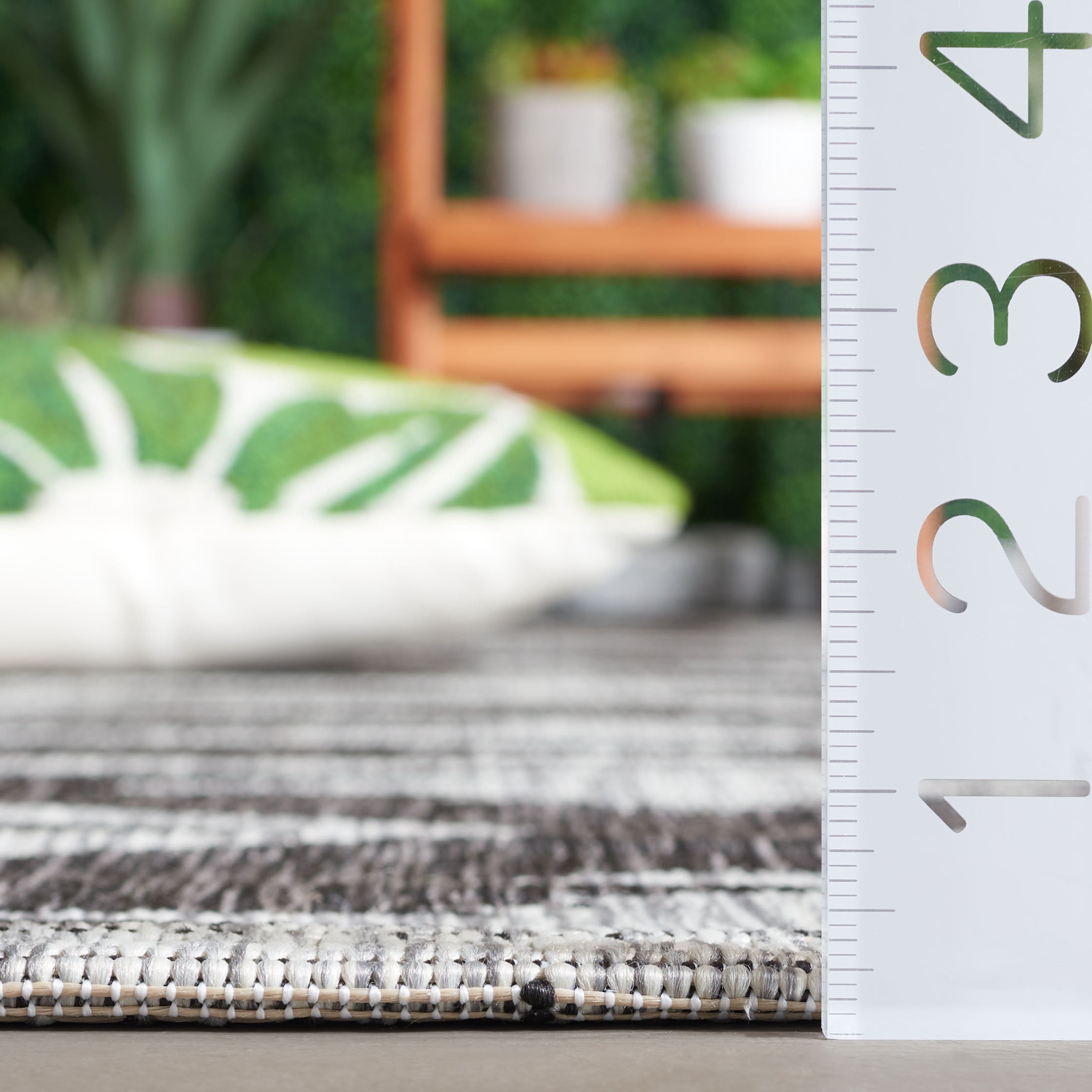 SAFAVIEH Courtyard April Geometric Indoor/Outdoor Area Rug, Black/Grey, 5'3" x 7'7"