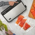 thumbnail image 3 of FoodSaver Système de Mise sous Vide avec Accessoire Scelleuse Portative, 3 of 8