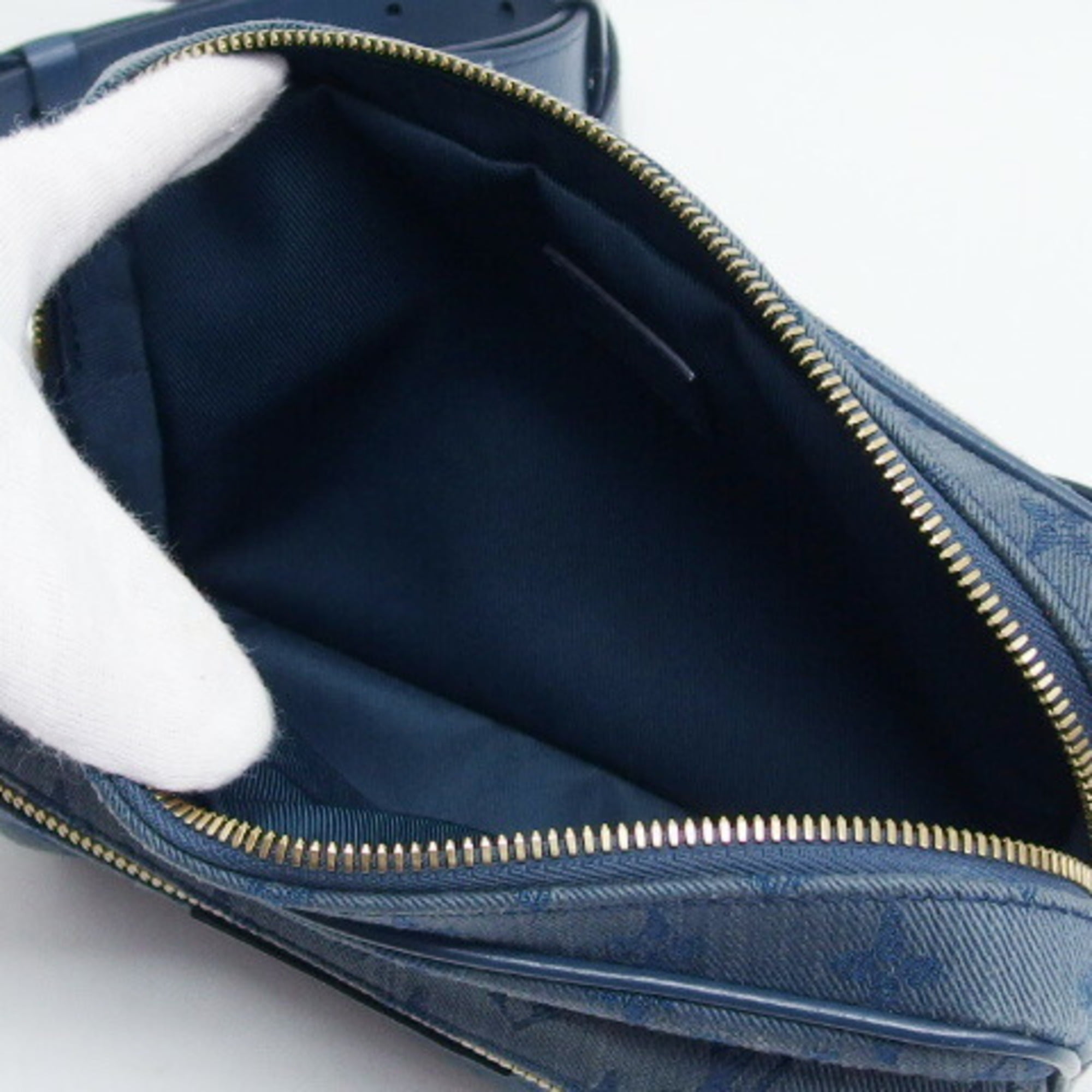 ✨Louis✨ Vuitton Belt Bags Cream✨  Louis vuitton belt bag, Bags, Lv belt bag