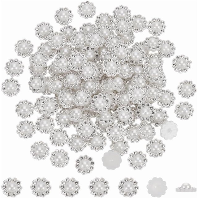 100 botones de perlas con diamantes de imitación, 13 x 13,5 x 0,6 cm, blancos, planos, con diseño floral y sin agujero.