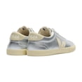 thumbnail image 2 of Tenis Veja para mujer color plateado con logo blanco, agujetas blancas y suela de goma, 2 of 4
