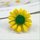 thumbnail image 2 of Broche de margarita pequeño, elegante, sencillo y a la moda, de estilo fresco, combinable con todo, con diseño de flor simple y a la moda, 2 of 6