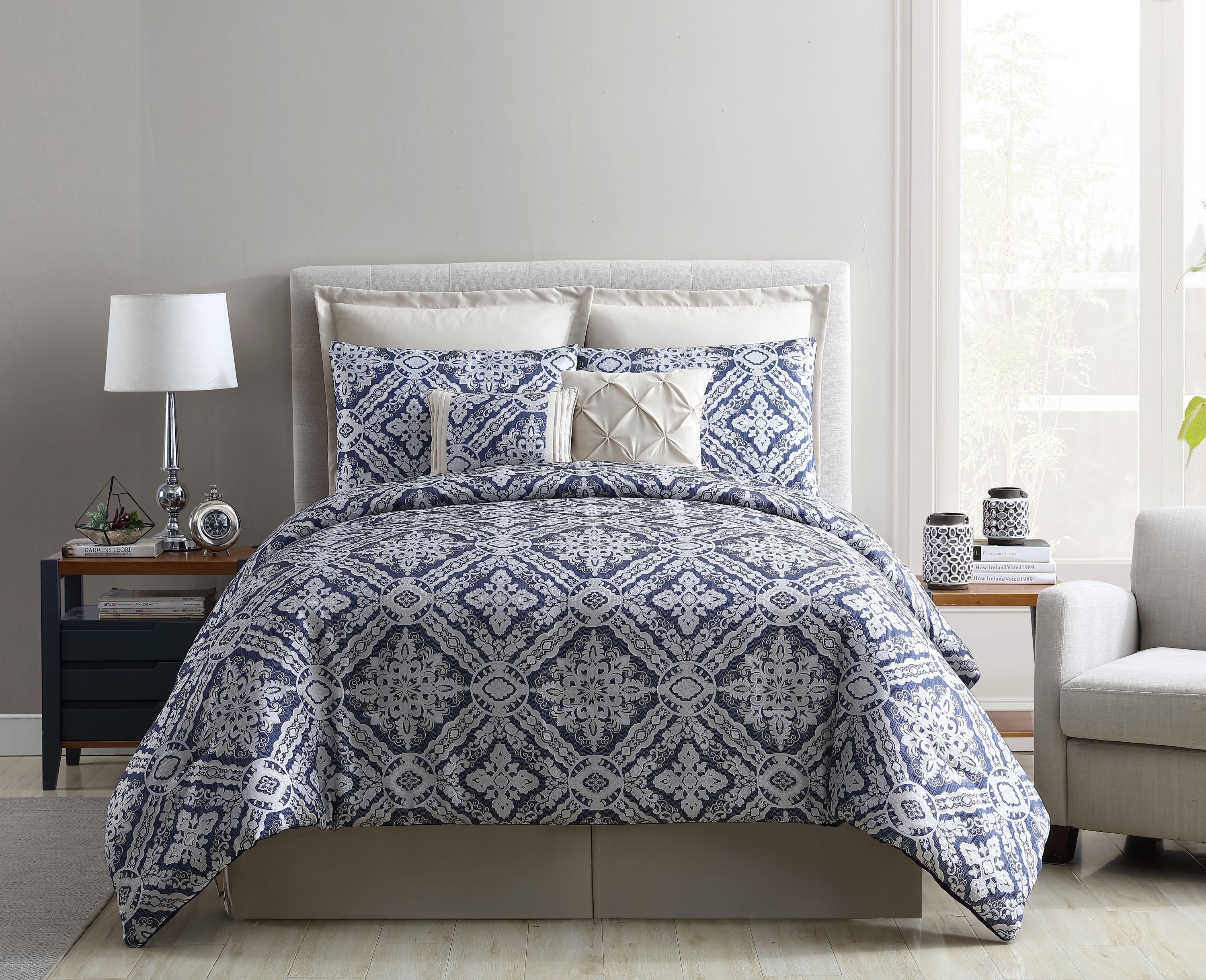 VCNY Home Sofital Jacquard Medallion Comforter Set, California King