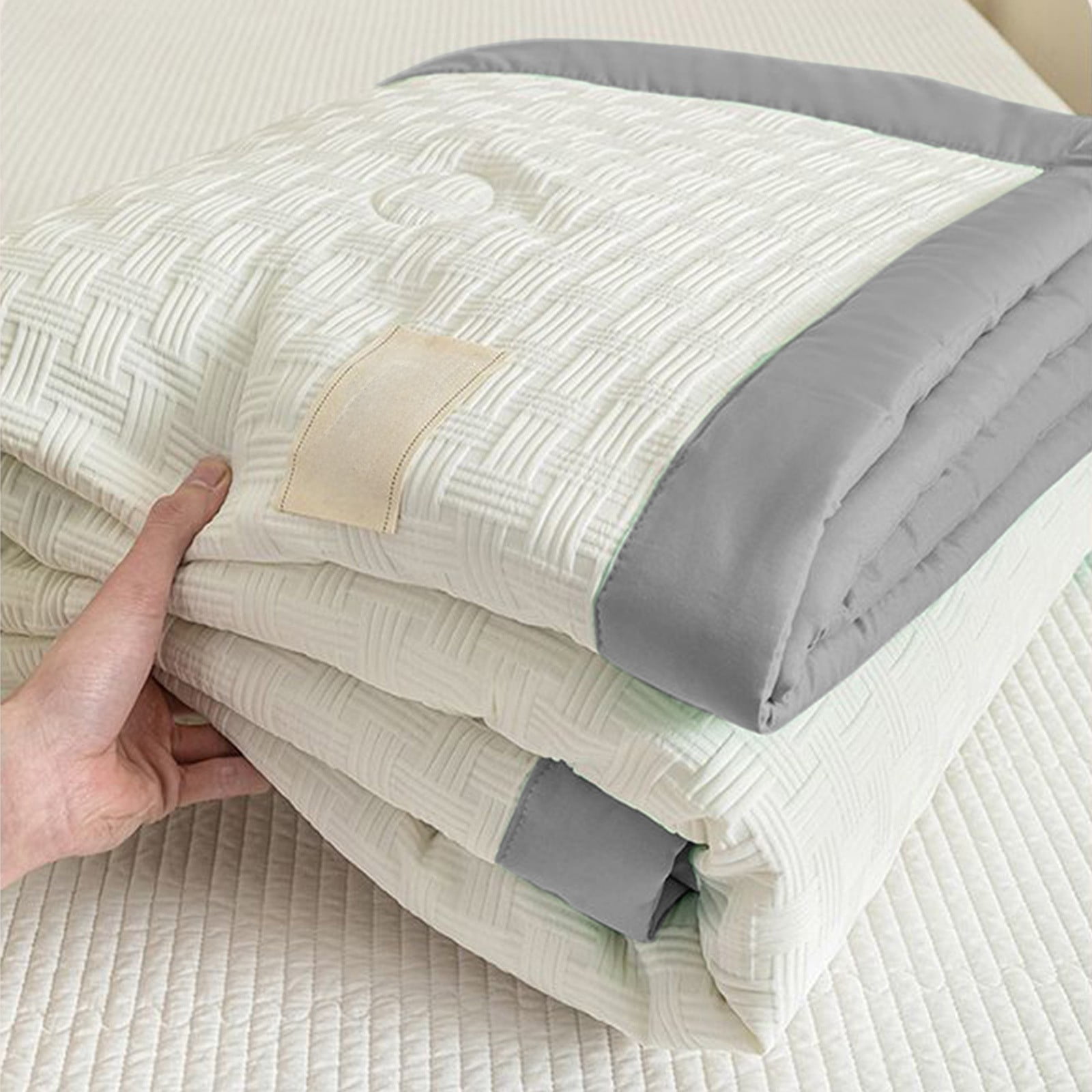 YiJuHui Cooling Blanket for Summer, Lightweight Breathable Quilt, Double Layer Yarn Washable Air Conditioner Bedding, Soft Cool Feeling for Hot Sleepers, All Season Comforter Alternative