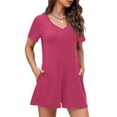 thumbnail image 2 of Traje Corto de Cuello en V para las Mujeres Color Sólido Atlético con Bolsillos, Poliéster, 2 of 9