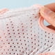 thumbnail image 5 of Las rodilleras para bebés de 4 piezas son adecuadas para que los niños pequeños gateen. Protectores elásticos antideslizantes en rodillas y piernas., 5 of 5