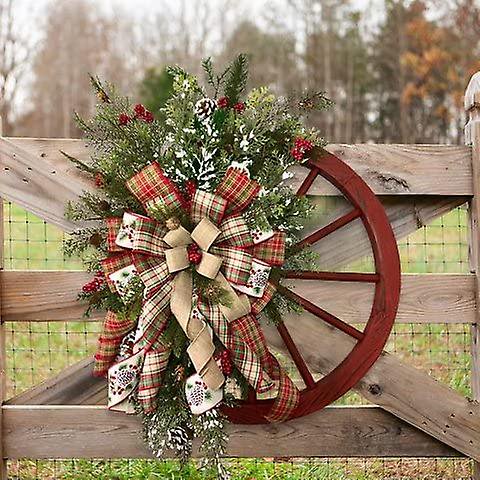 Corona de rueda de carreta roja con cintas, pinos, bayas: decoración navideña de granja vintage para puerta de entrada, ventana, jardín