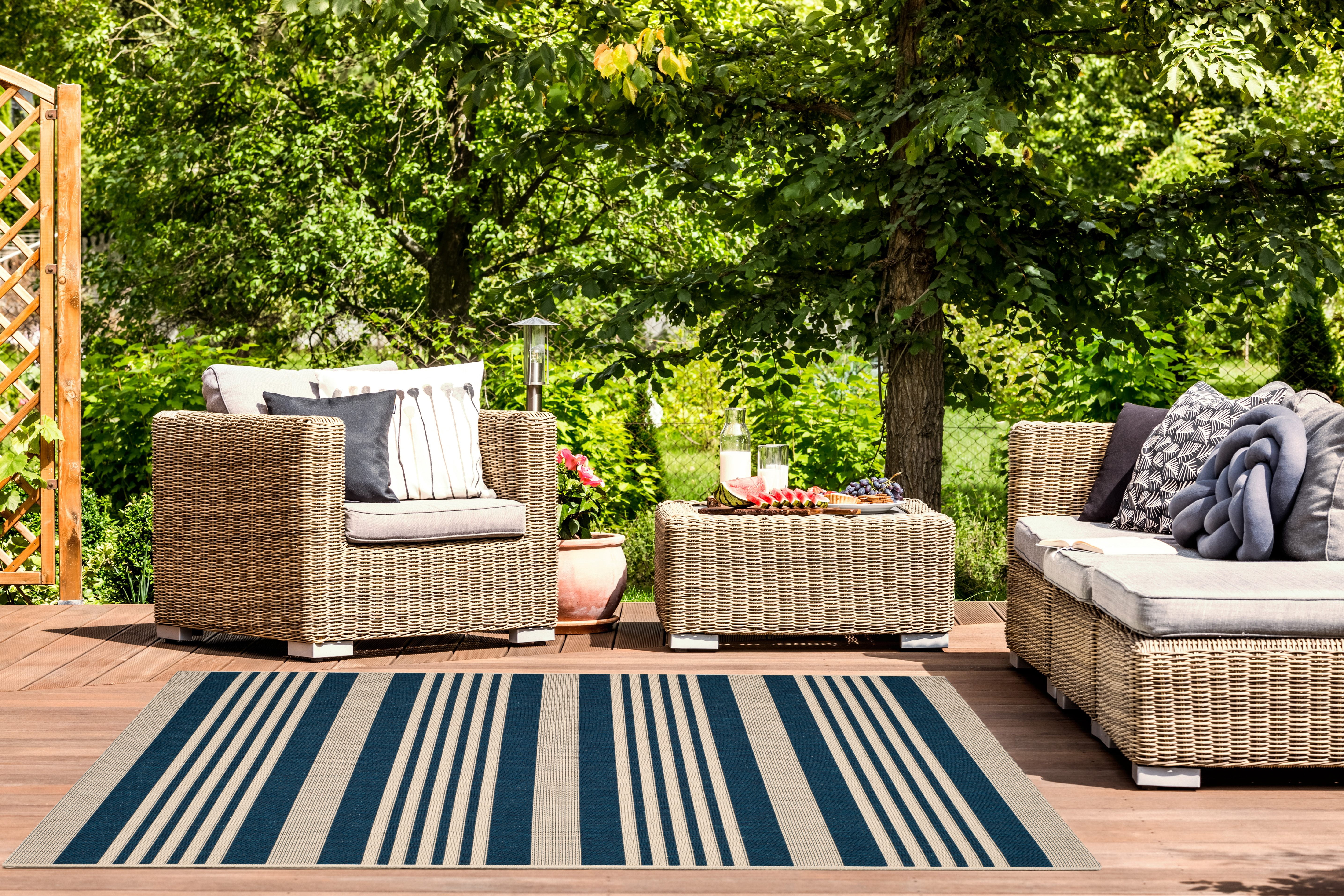 Safavieh Courtyard Caroline Striped Indoor/Outdoor Area Rug, Navy/Beige, 6' x 8'