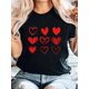 thumbnail image 1 of Camiseta informal de cuello redondo con estampado de corazón para mujer, ideal para adultos, hombres, mujeres, adolescentes, jóvenes y deportes., 1 of 6