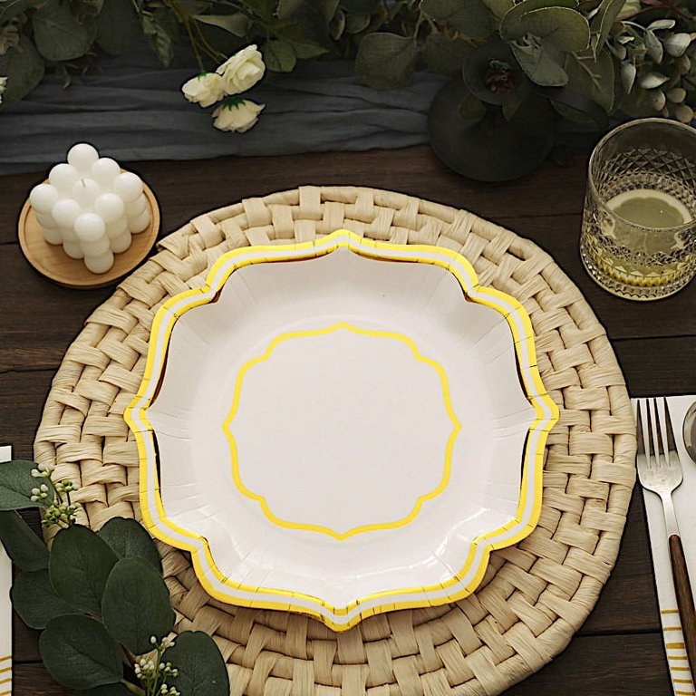 Gold trimmed shop paper plates