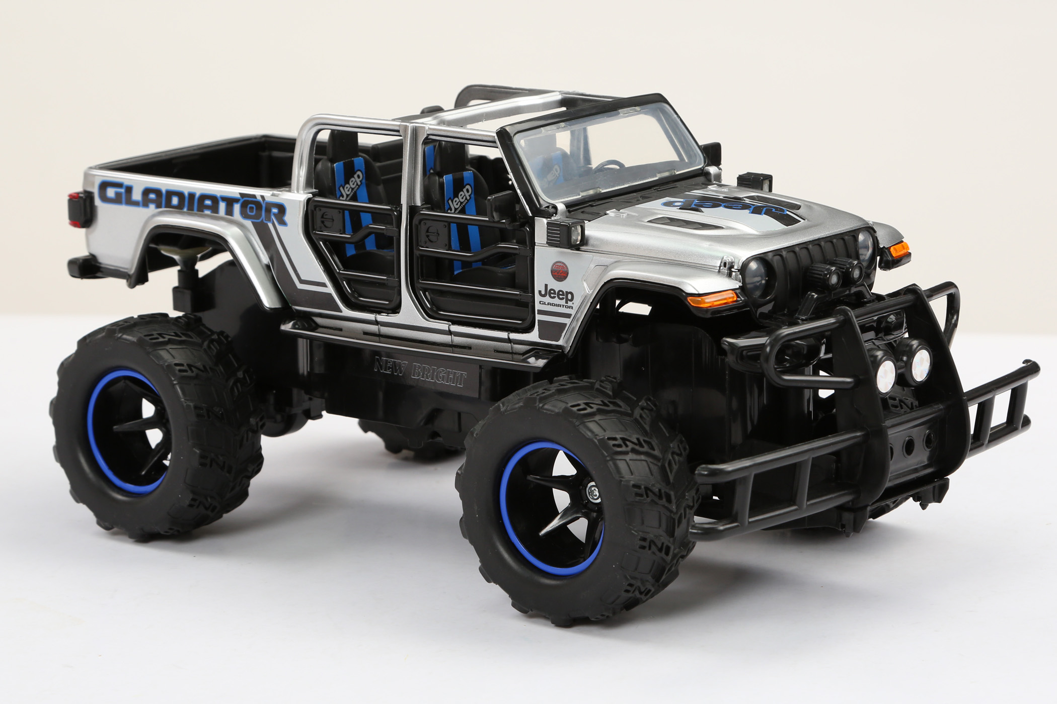 New Bright 1:14 Scale Remote Control Truck 2.4GHz USB Jeep Gladiator - White