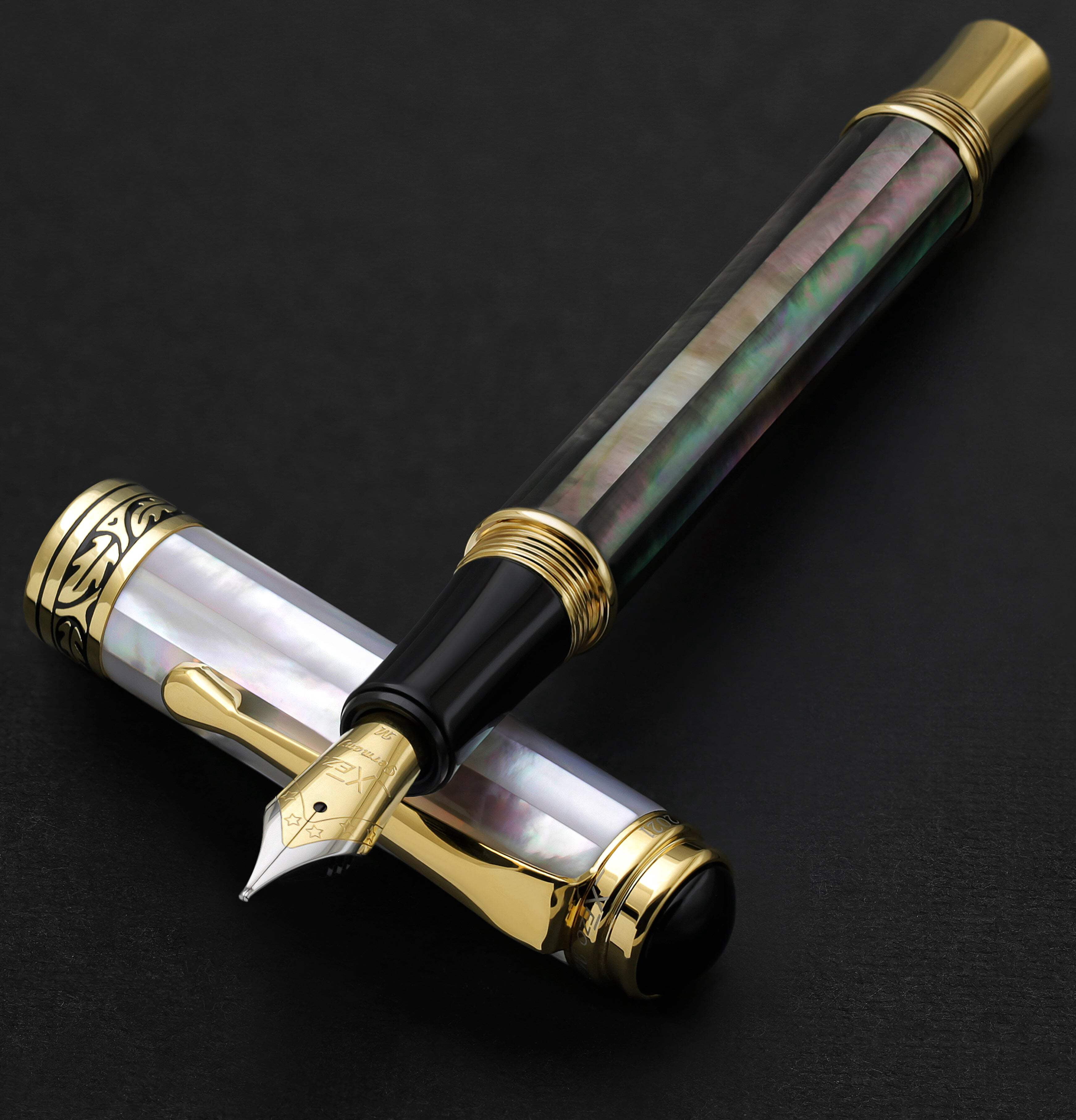 Xezo Xezo Maestro® Black and White Mother of Pearl Fountain Pen (Medium Nib) - 18K Gold Plated