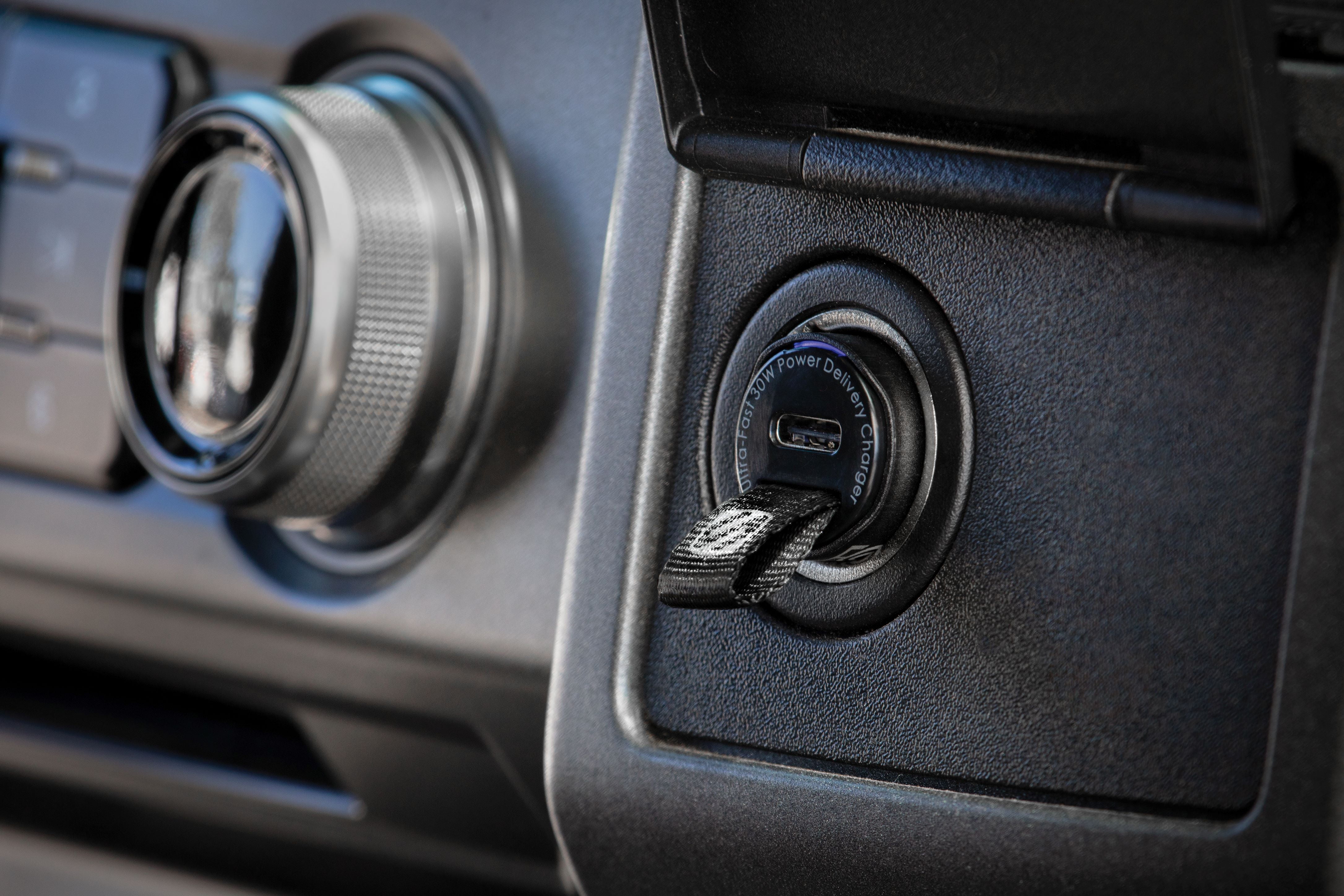 Scosche CPD30CCB4-SP ensemble première qualité PowerVolt PD30 et Strikeline PV PD30 et StrikeLine Premium Bundle