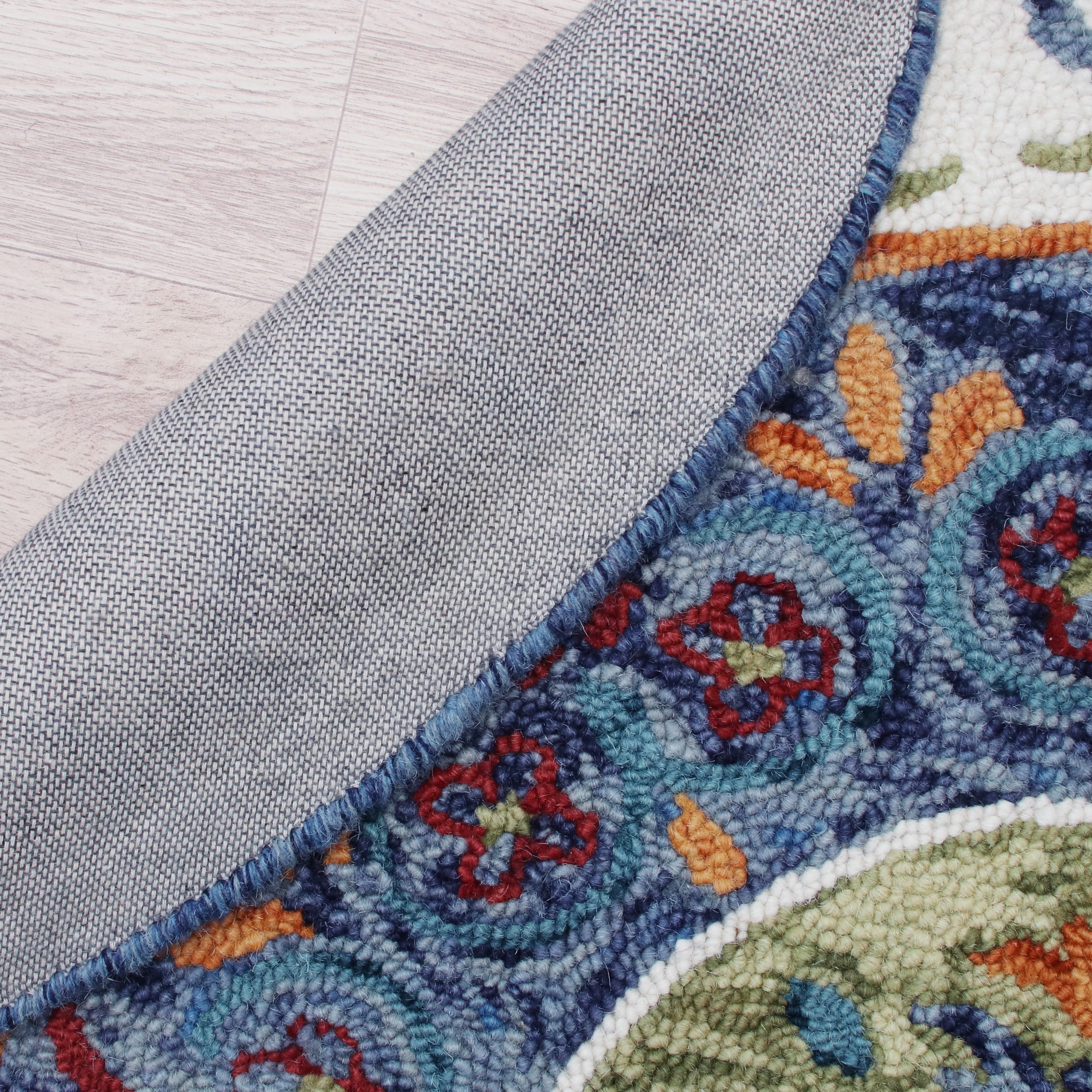 Ox Bay Talia 6' Round White/Blue Floral Wool Indoor Area Rug