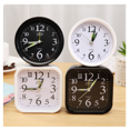 thumbnail image 4 of Bonito reloj despertador con pilas, pequeño reloj despertador de viaje para dormitorio, oficina, viajes (9,8*9,8*4cm, negro redondo) JAMW Sencillez, 4 of 5