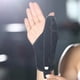 thumbnail image 5 of Seitruly Muñequeras para hombres y mujeres, soporte para pulgar derecho, accesorios ajustables, Protector transpirable para exteriores, gimnasio, correr, Salud Izquierda Seitruly CE014884-01, 5 of 6