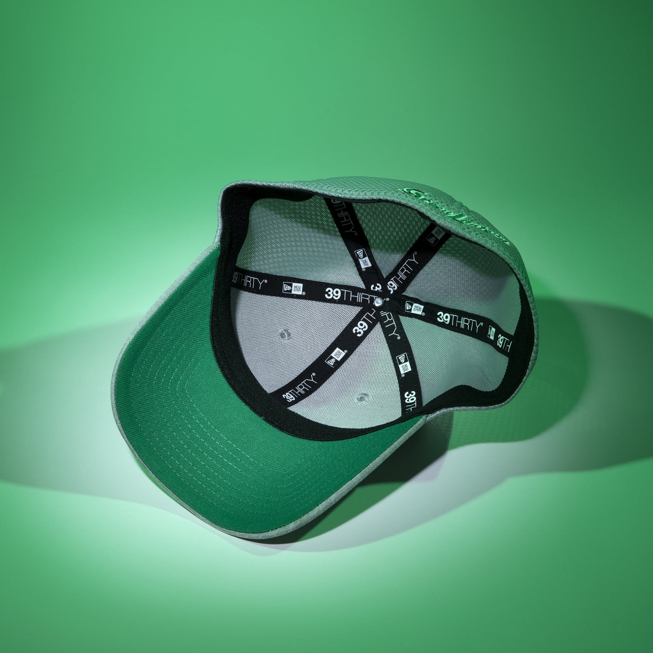 Green Lantern Symbol Grey Shadow Tech New Era 39Thirty Fitted Hat-Small/Medium  