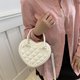 thumbnail image 4 of Bolso Bandolera Con Forma Corazón Piel Sintética Acolchada para Mujer, 4 of 7