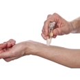 thumbnail image 4 of Aceite de perfume Malin + Goetz Strawberry, 9 ml, vegano, libre de crueldad animal, 4 of 7