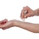thumbnail image 4 of Aceite de perfume Malin + Goetz Strawberry, 9 ml, vegano, libre de crueldad animal, 4 of 7