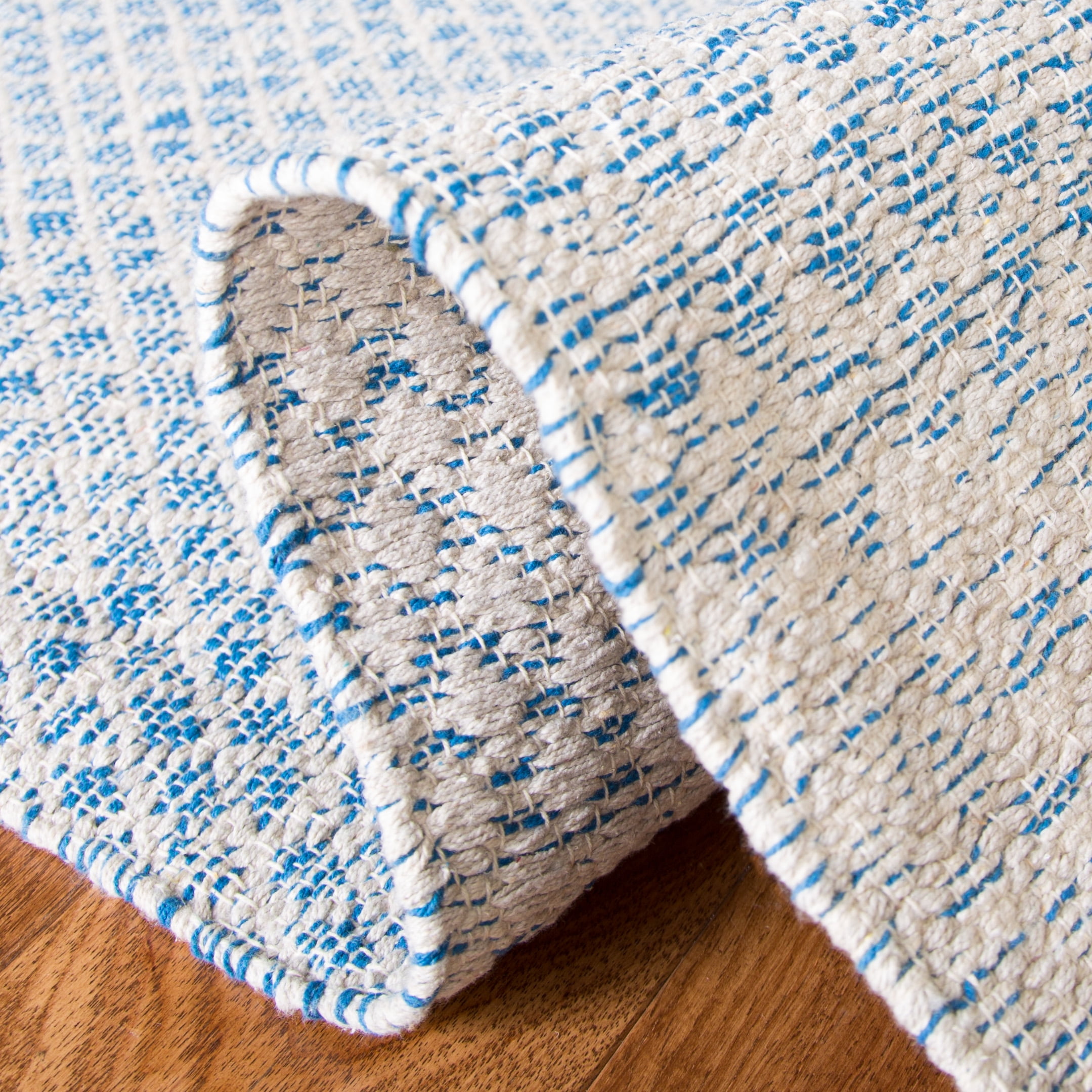 SAFAVIEH Montauk Vaughn Geometric Cotton Area Rug, Blue/Ivory, 4' x 4' Square
