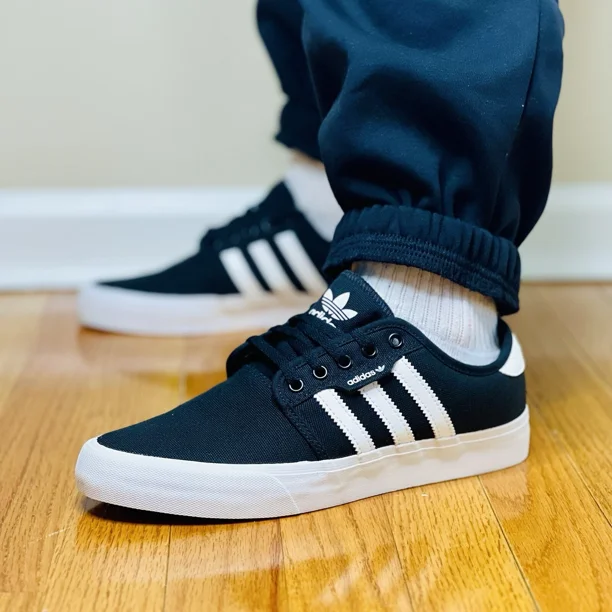 Ad-id-as / Originals Seeley Men’s Size 8.5 Black Sneaker Skate Shoe Trainer #568
