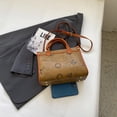 thumbnail image 2 of Bolso cruzado con bandolera para mujer, bolso de viaje con cremallera y estampado de letras de PU (marrón), 2 of 5