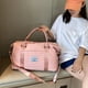 thumbnail image 4 of Bolsa de viaje para mujeres | Bolsa de gimnasio ligera resistente al agua con bolsillo húmedo y neceser de aseo | Capacidad de 24,5L 18,5x11,4x7,1 in | Correa ajustable y múltiples bolsillos, 4 of 8