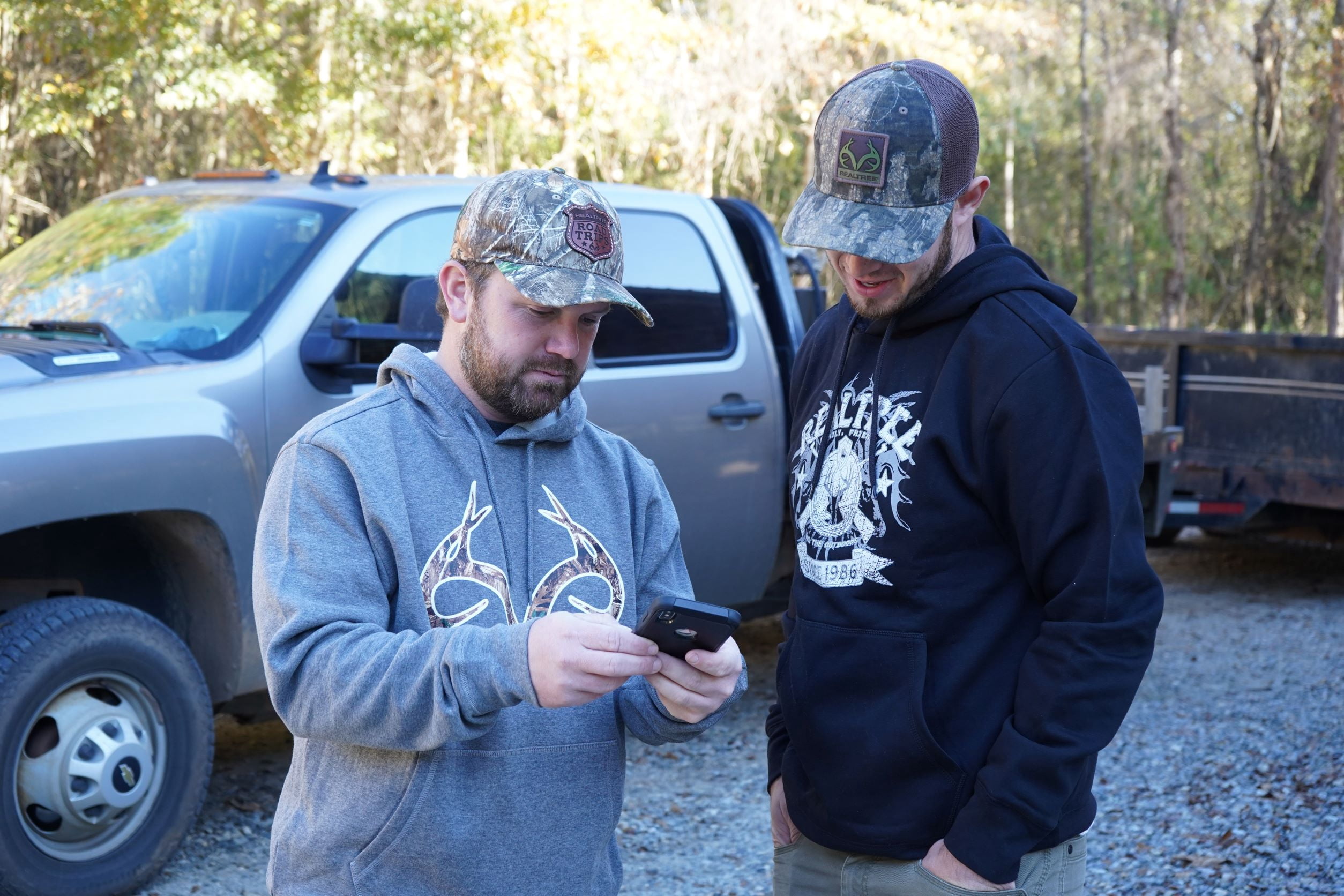 Realtree Charcoal Antlers Logo V2 Men Graphic Hoodie