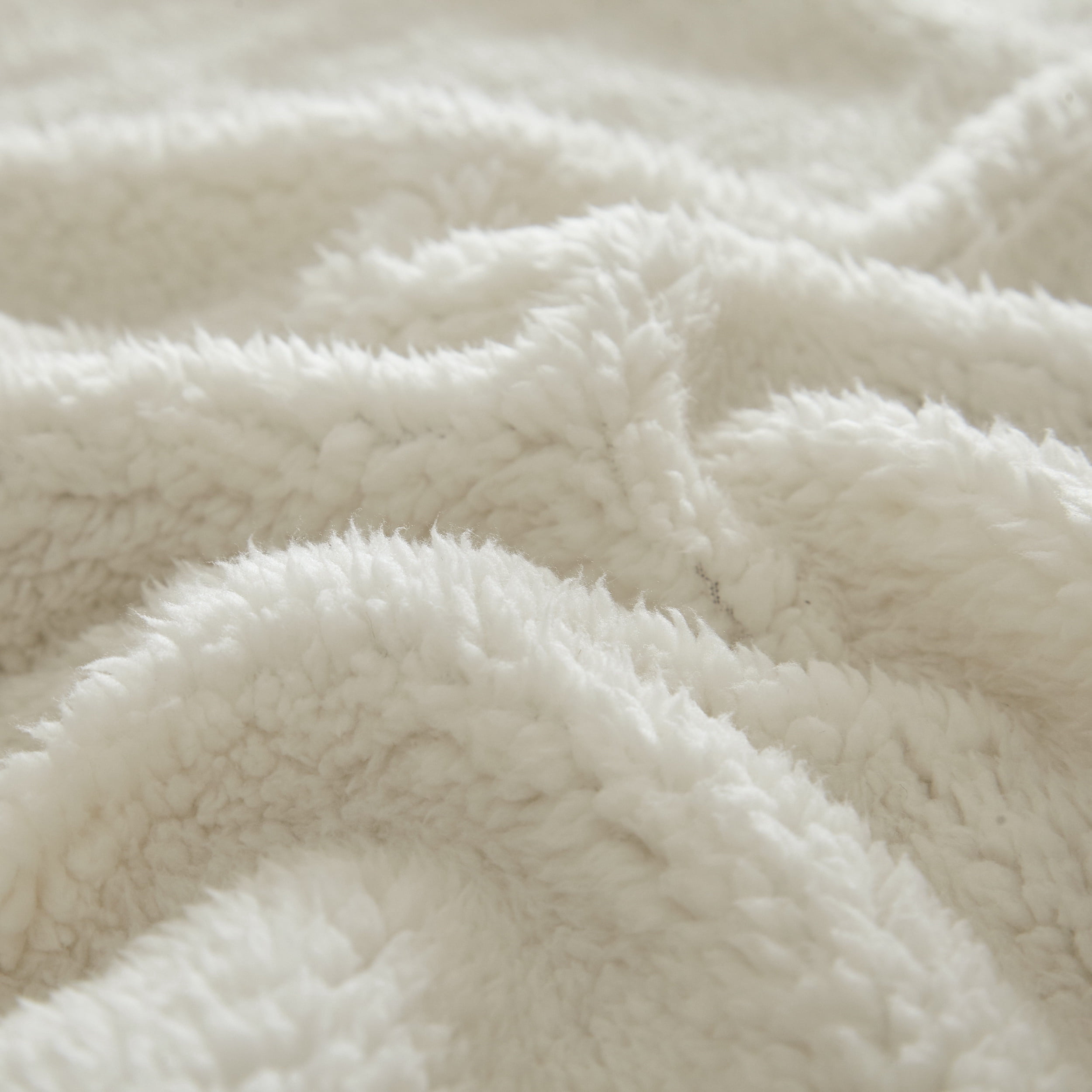 Dearfoams Ivory Embossed Sherpa with Solid Sherpa Reverse Throw, Polyester, 50 in x 60 in