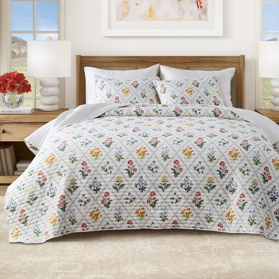 Floral Quilt Set - Lightweight, Soft, All-Season - 2-Piece Reversible Scalloped Bedding Set (Twin / Twin XL, Floral Lattice)