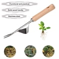 thumbnail image 4 of Herramienta de jardinería: Desmalezador de acero inoxidable con mango de madera, ideal para eliminar malezas en jardines pequeños y césped, resistente y fácil de usar., 4 of 7