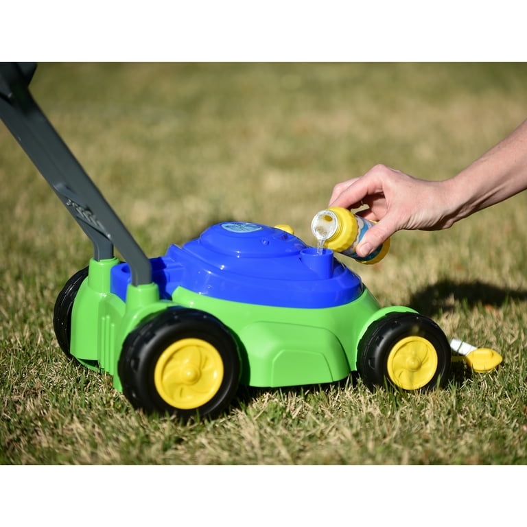 Fun and Easy: John Deere® Bubble Mower for Sunny Days