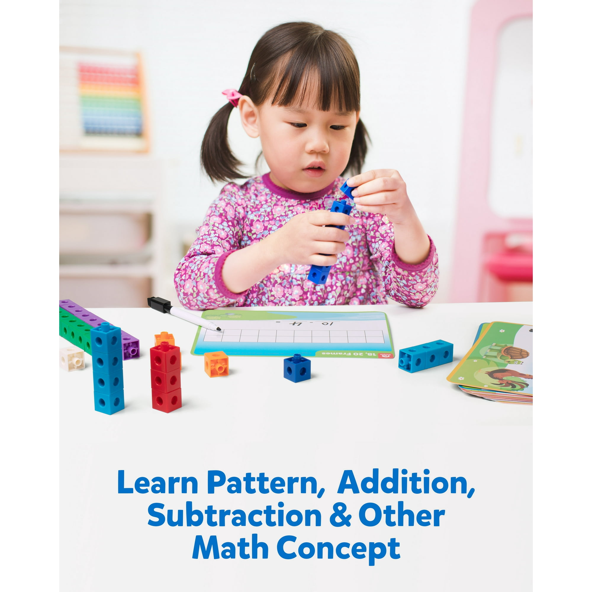 Enseignant Des Cubes Abc Colorés Petit Garçon Et Fille Apprentissage Des Lettres De Lalphabet